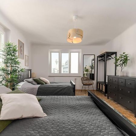 King Bed Home, 3 Bed Rooms, Perfect For Long Term Stay فيينا المظهر الخارجي الصورة