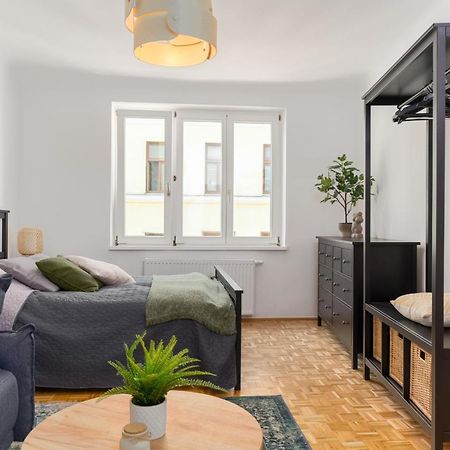 King Bed Home, 3 Bed Rooms, Perfect For Long Term Stay فيينا المظهر الخارجي الصورة