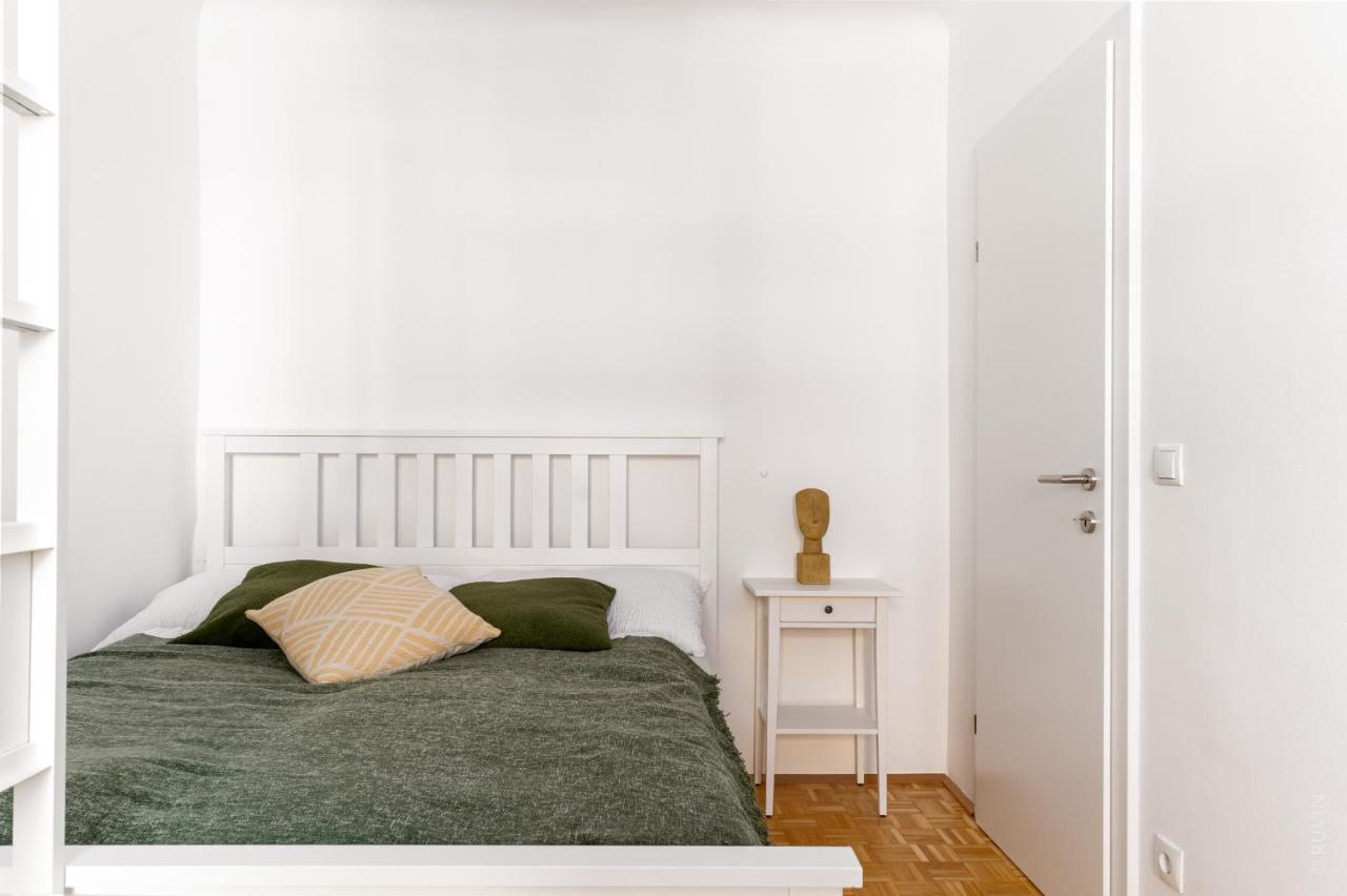 King Bed Home, 3 Bed Rooms, Perfect For Long Term Stay فيينا المظهر الخارجي الصورة