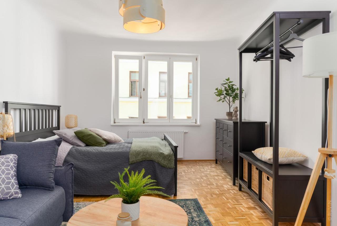 King Bed Home, 3 Bed Rooms, Perfect For Long Term Stay فيينا المظهر الخارجي الصورة