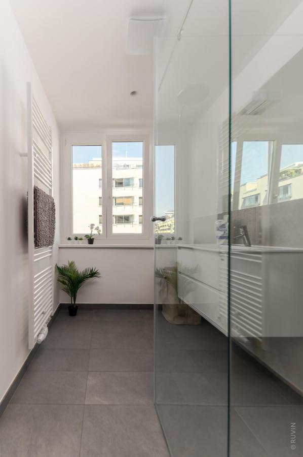 King Bed Home, 3 Bed Rooms, Perfect For Long Term Stay فيينا المظهر الخارجي الصورة