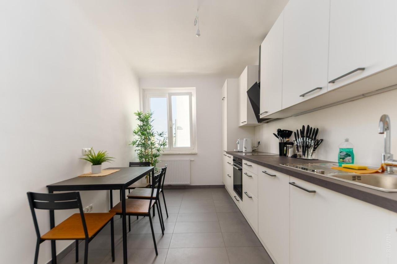 King Bed Home, 3 Bed Rooms, Perfect For Long Term Stay فيينا المظهر الخارجي الصورة