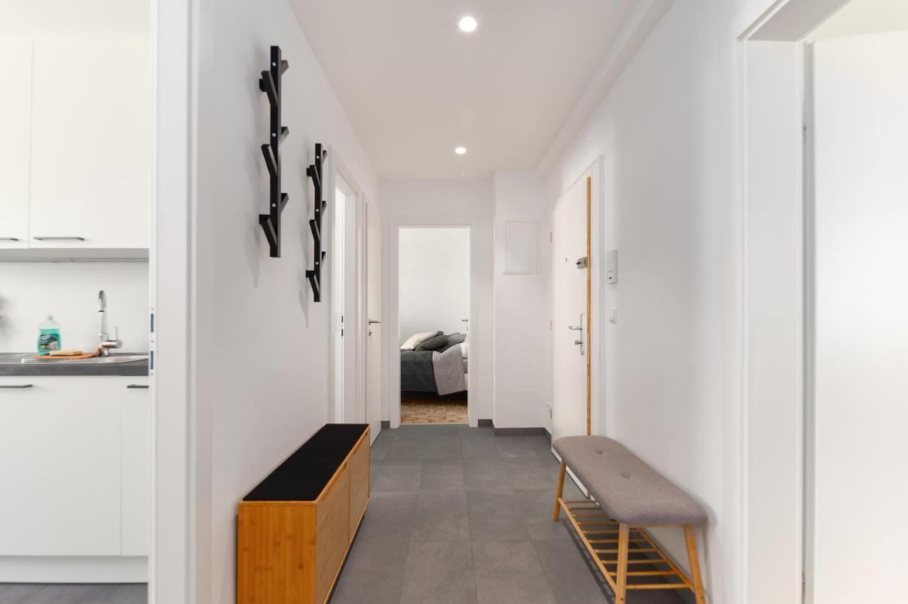 King Bed Home, 3 Bed Rooms, Perfect For Long Term Stay فيينا المظهر الخارجي الصورة